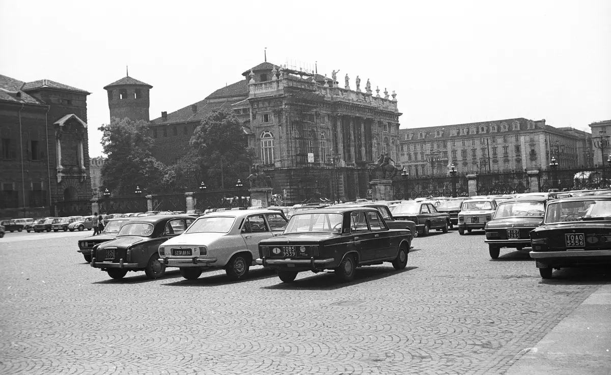 Piazza Castello, Turin, in 1973, with parked cars and Palazzo Madama.